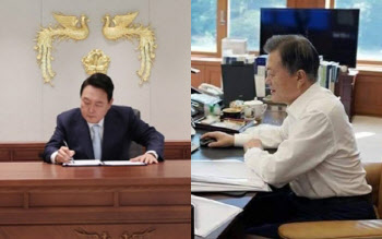 "누가 더 권위적인가"…尹·文 집무실 비교한 이경 대변인