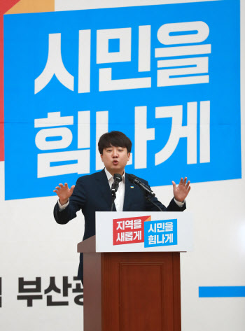 지선 D-15…민주 '집토끼 사수' vs 국힘 '외연 확장'