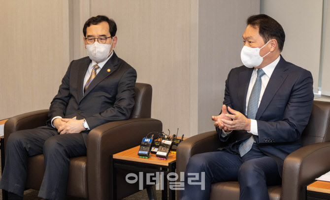 이창양 장관-최태원 회장 면담                                                                                                                                                                      