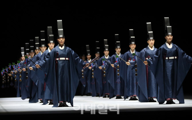  웅장한 공연 '일무'                                                                                                                                                                     
