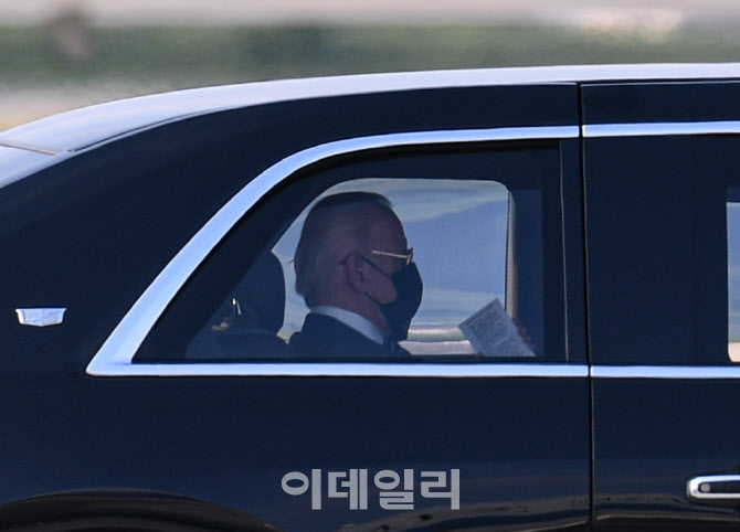 조 바이든. '비스트 타고 삼성 반도체 공장으로'                                                                                                                                           