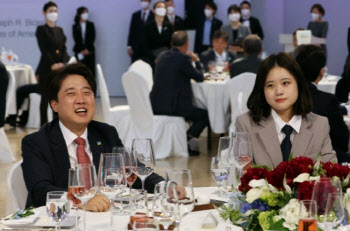 박지현 알아본 바이든 "큰 정치인 되길…나도 서른 살에 상원의원"