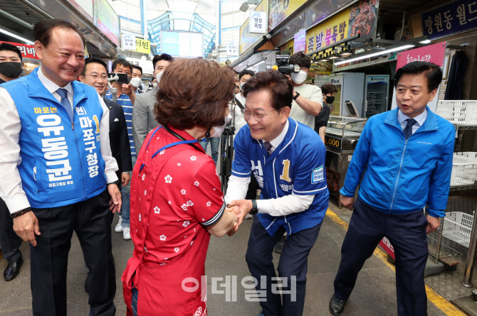 송영길 서울시장 후보, 망원월드컵시장에서 시민들과 만나                                                                                                                                            