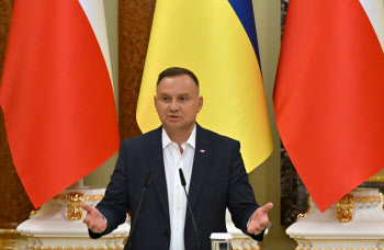 폴란드 대통령 "우크라 영토 1㎝도 희생해선 안돼"