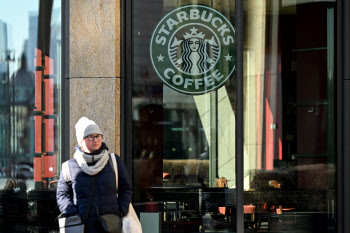 러시아선 스타벅스 커피 못 마신다…130개 매장 폐쇄