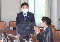 [포토]민주당 5선 김진표, '차기 국회의장 후보로 선출'                                                                                                                                          