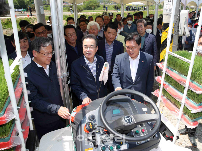  반자율직진 이양기                                                                                                                                                                                