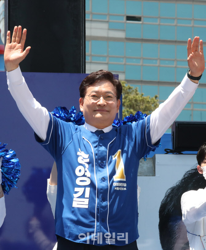 지지자들에게 인사하는 송영길 서울시장 후보                                                                                                                                                        