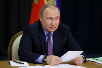 푸틴, 러시아군 장악 지역 러 국적 취득 간소화 명령