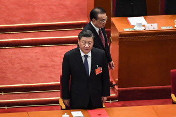 “시진핑·리커창, 中‘제로 코로나’ 정책에 대조적 행보”