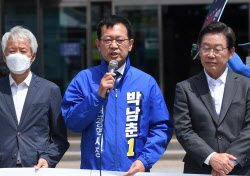 [포토]'발언하는 박남춘 후보'                                                                                                                                                                  