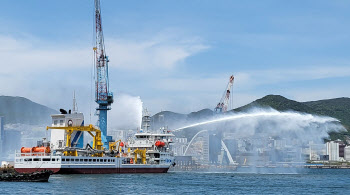 HJ중공업, 국내 최초 5000톤급 대형방제선 명명식 개최