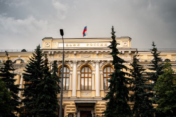 러시아, 기준금리 11%로 3%P 인하…"추가 인하 가능성"