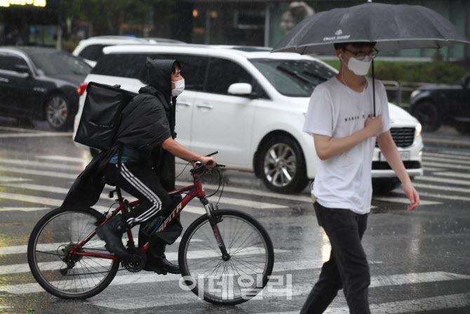 전국적으로 내리는 비                                                                                                                                                                              