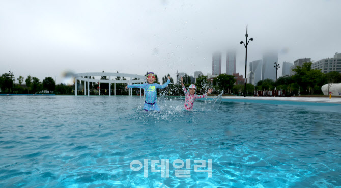 도심 속 물놀이                                                                                                                                                                                    