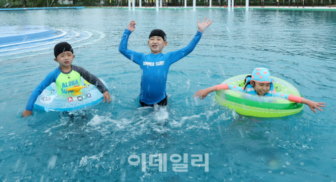 코로나19로 3년간 운영 중단됐던 한강 수영장 오늘부터 운영 재개                                                                                                                                     