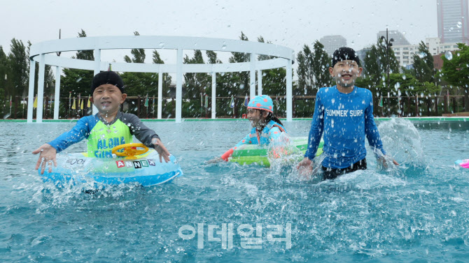 코로나로 3년간 운영 중단됐던 한강 야외수영장 오늘부터 운영 재개                                                                                                                                   