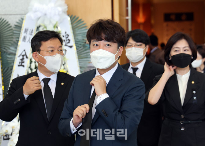 백범 김구 선생 추모식, '행사장 나서는 이준석'                                                                                                                                           