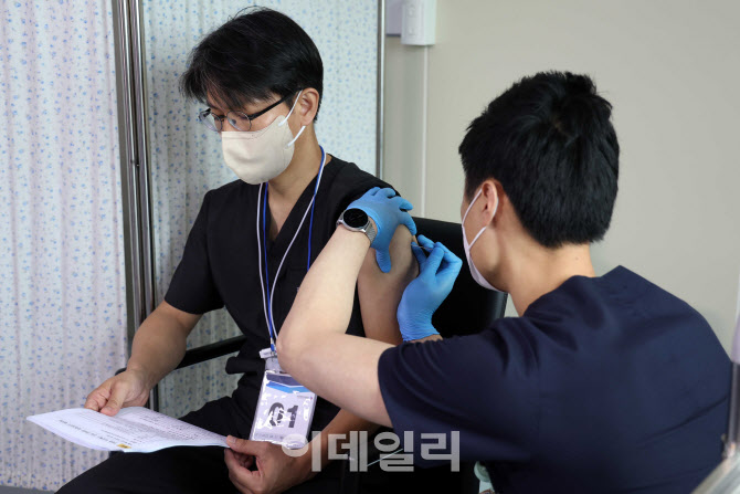 원숭이두창 백신 접종                                                                                                                                                                              