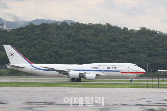 공군1호기, 스페인 마드리드로 비행                                                                                                                                                                 