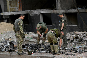 "美, 우크라에 병력 대신 CIA요원 배치…정보 관리 수행"