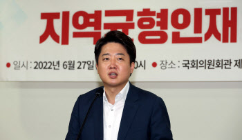 이준석, '윤핵관' 장제원 저격…"비판에 성역 있어선 안돼"