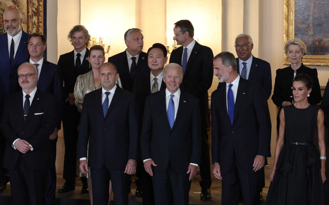  스페인 국왕 내외 주최 만찬 참석한 윤석열 대통령                                                                                                                                                  