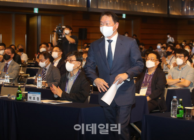  '에너지 정책 세미나' 참석한 최태원                                                                                                                                                     