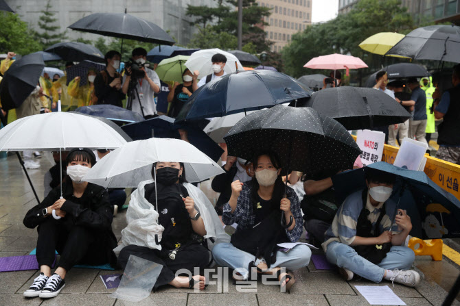 폭우 속 정기 수요집회                                                                                                                                                                            