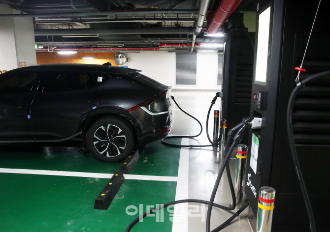  전기차 충전 ㎾h당 300원 중반으로 인상                                                                                                                                                            