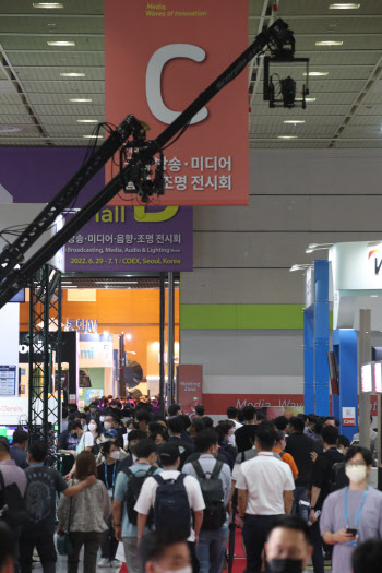 코엑스에서 열린 국제 방송미디어음향조명기기 전시회