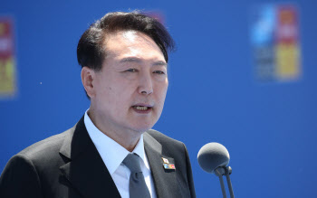 尹 "한미일, 북핵 위기에 안보 협력 강화 공감대"