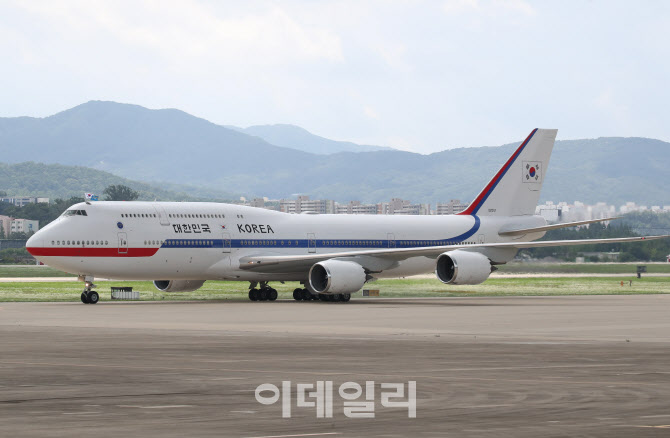 공군1호기 서울공항 착륙                                                                                                                                                                           