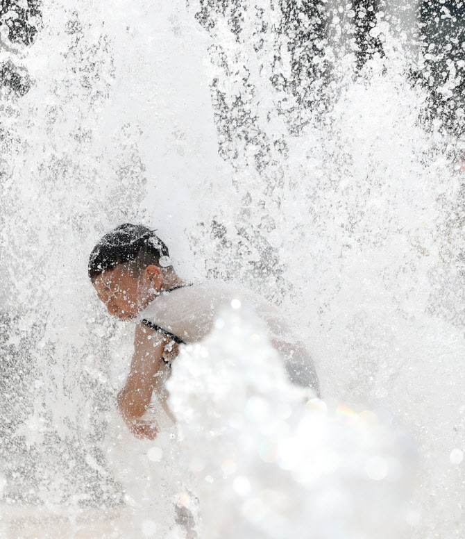 '시원한 물놀이'                                                                                                                                                                               