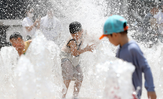 신나는 폭염 속 물놀이                                                                                                                                                                                   