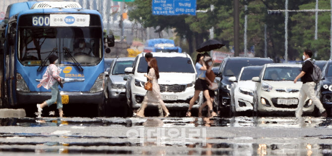 전국 폭염 특보, '서울 한낮 34도'                                                                                                                                                        