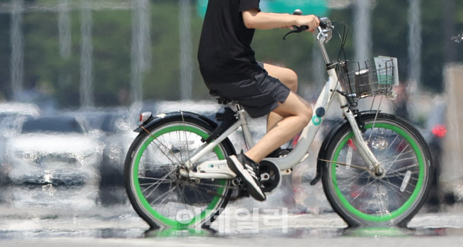 전국 폭염 특보, '자전거 타이어도 녹을 듯'                                                                                                                                               