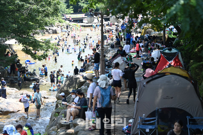 피서객으로 가득찬 계곡                                                                                                                                                                            