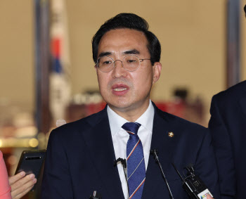 의장 합의 선출에도 갈 길 먼 여야…박홍근 "사개특위 논의해야"