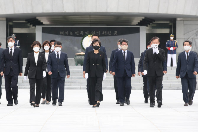 분향 마친 박순애 신임 사회부총리                                                                                                                                                                  