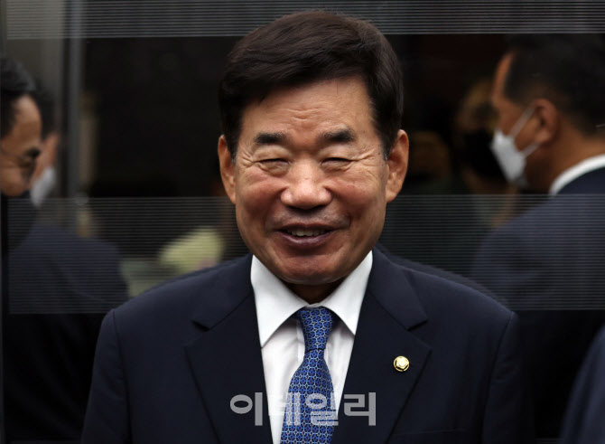 '미소 보이는 김진표 국회의장'                                                                                                                                                           