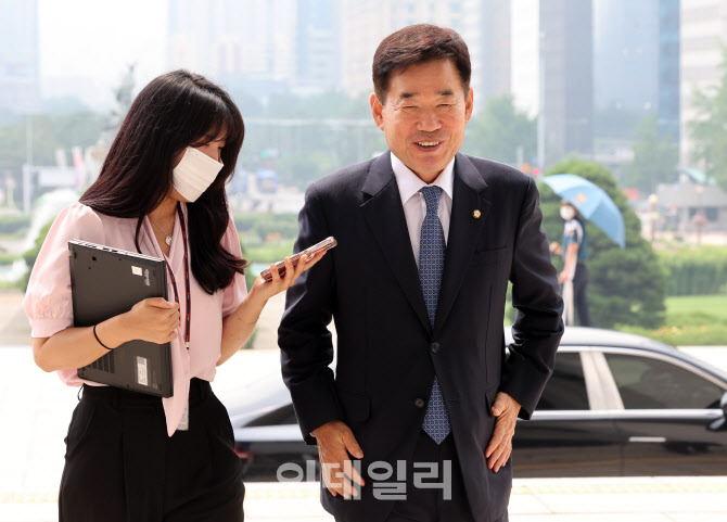 '미소 보이는 김진표 국회의장'                                                                                                                                                           