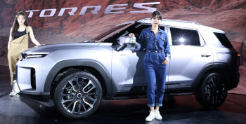 쌍용차, 무쏘 디자인 녹인 '토레스' 공식 출시…2740만원부터