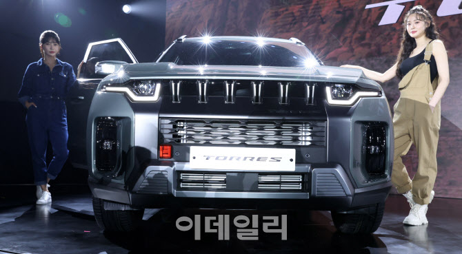 쌍용차, 새로운 도약 이끌 정통 SUV '토레스' 출시                                                                                                                                         