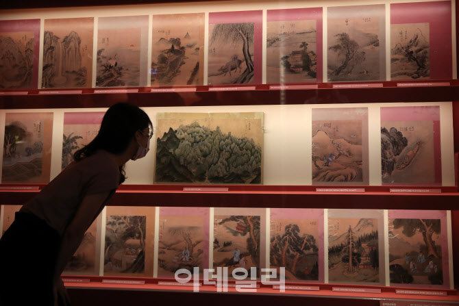  영구대여 방식으로 돌아온 '겸재정선화첩'                                                                                                                                                