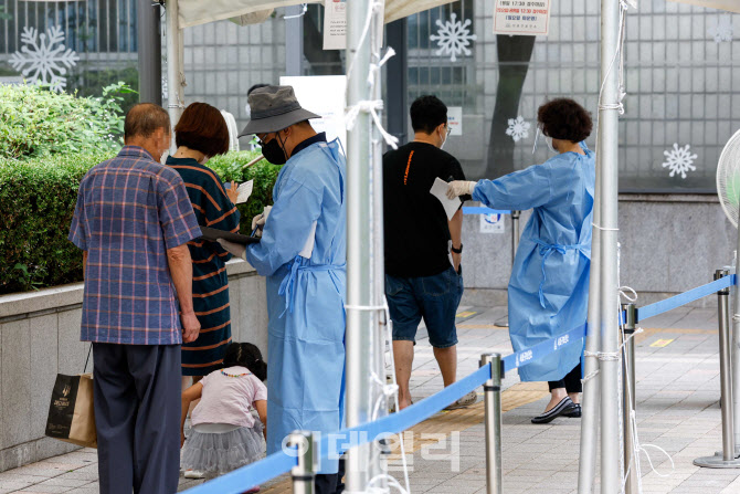 '코로나19 재유행 오나?'                                                                                                                                                                 