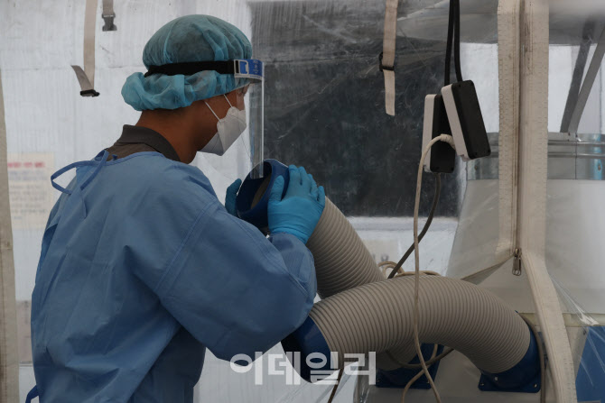 선별진료소에 찾아온 폭염                                                                                                                                                                          