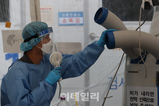 이렇게 더위 식혀보지만…                                                                                                                                                                          