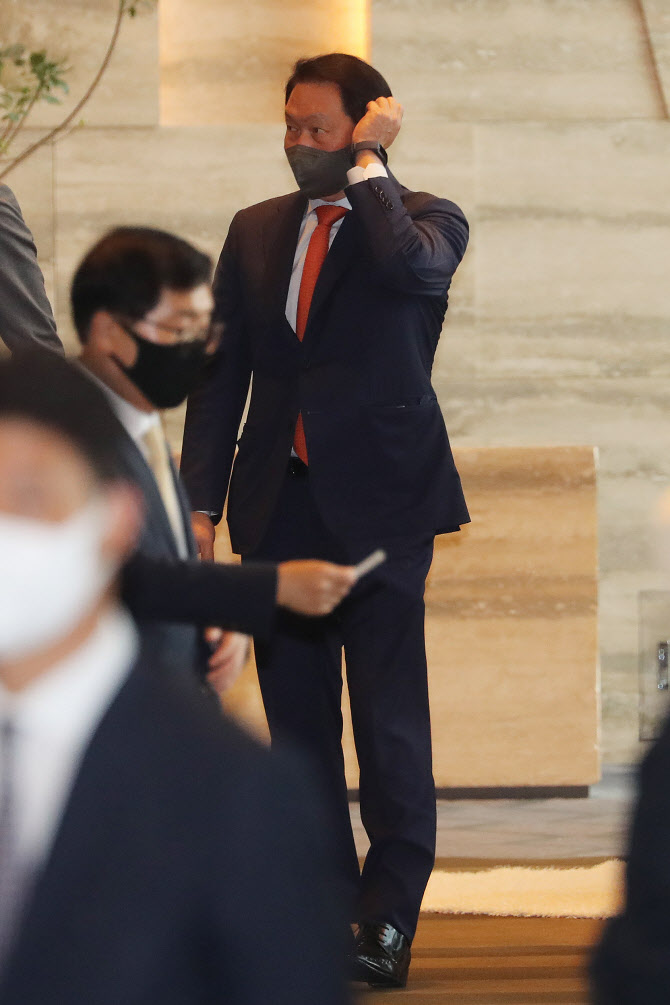  결혼식 참석하는 최태원 SK 회장                                                                                                                                                                   