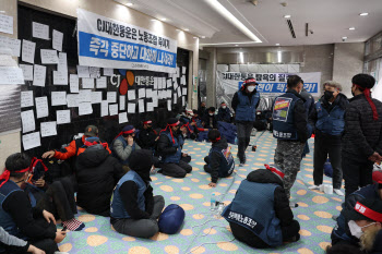 '파업=사업장 점거' 공식된 韓…징계·해고 가능한 美·英